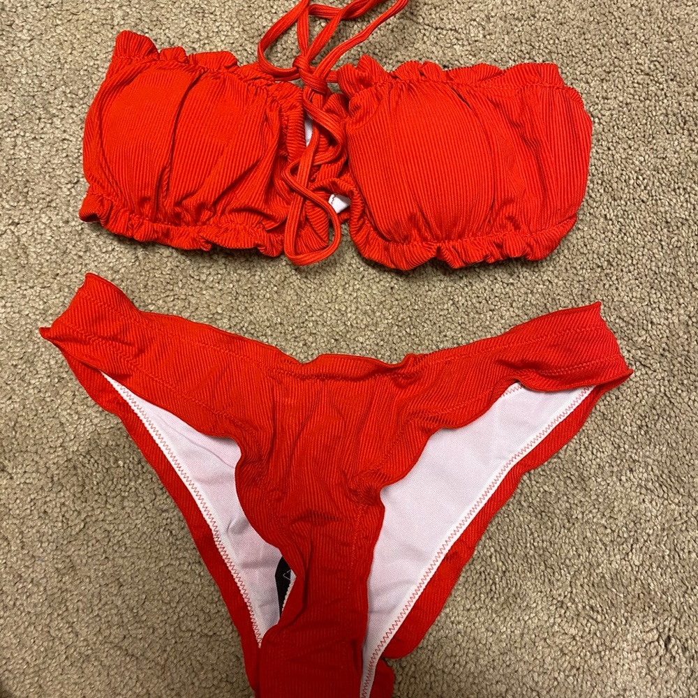 Red bikini - Picture 3 of 3